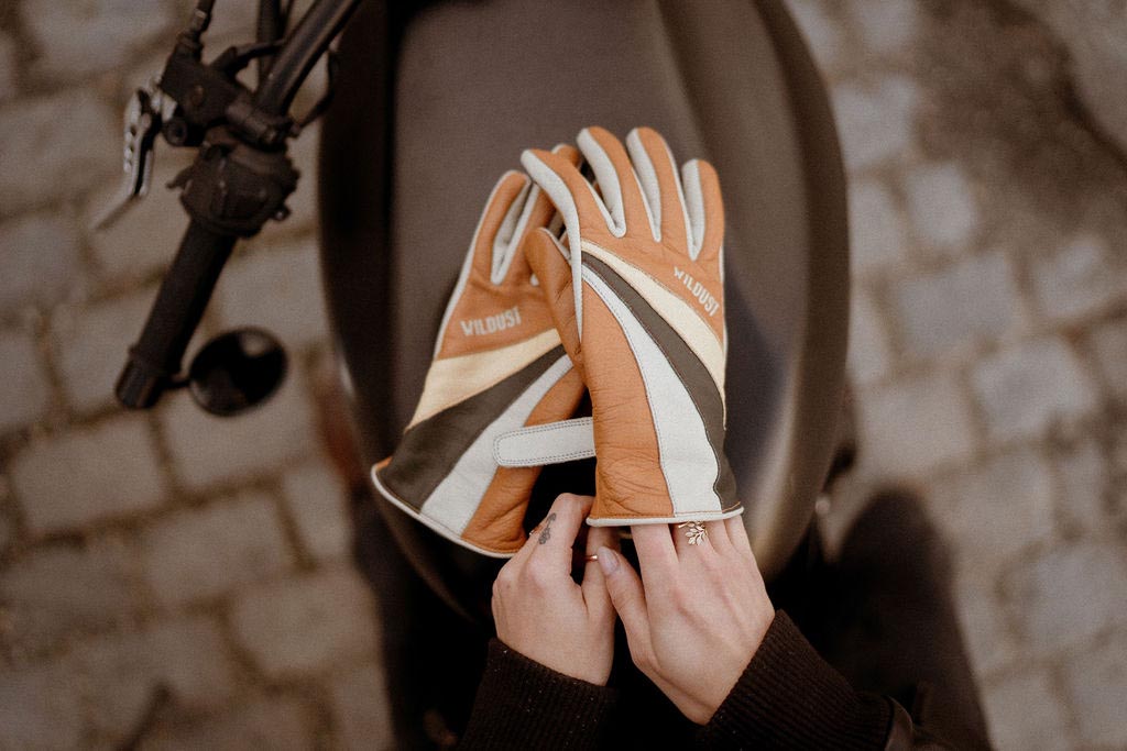 Wildust Sisters 70's Stripes Camel Gloves