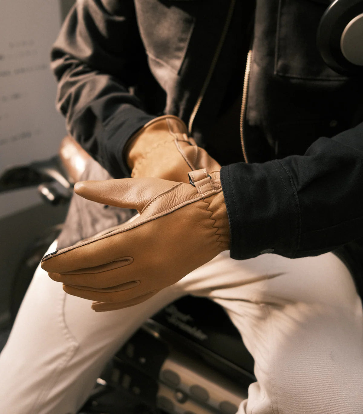 Silk Road Service Glove Suede - Sand - Salt Flats Clothing